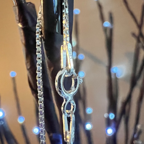 JUST REDUCED 925 CZ Circle Pendant & 925 Sterling Silver Chain NWOT - Picture 9 of 9